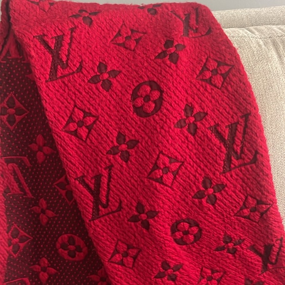 LV Logo Mania Scarf - Picture 2 of 6